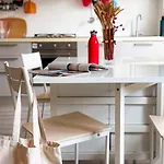 公寓 Cosy Close To The Metro Station - Zeno 52