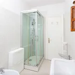 Cosy Close To The Metro Station - Zeno 52 *