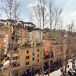 Cosy Close To The Metro Station - Zeno 52 *