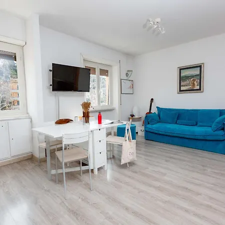 Cosy Close To The Metro Station - Zeno 52 *