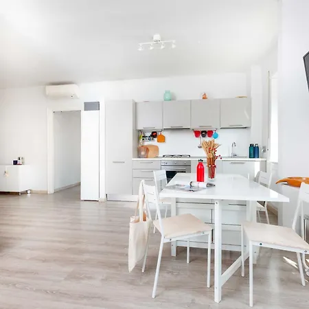 公寓 Cosy Close To The Metro Station - Zeno 52 *