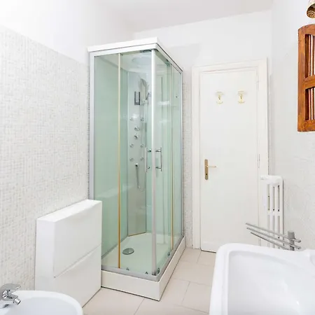 Cosy Close To The Metro Station - Zeno 52 *